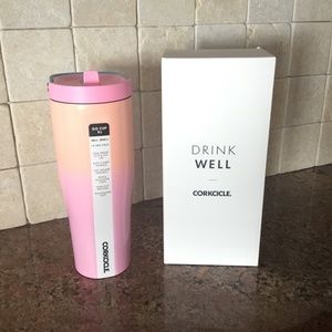 NWT CORKCICLE INSULATED 30 OZ CUP NEVER USED PERFECT CONDITION